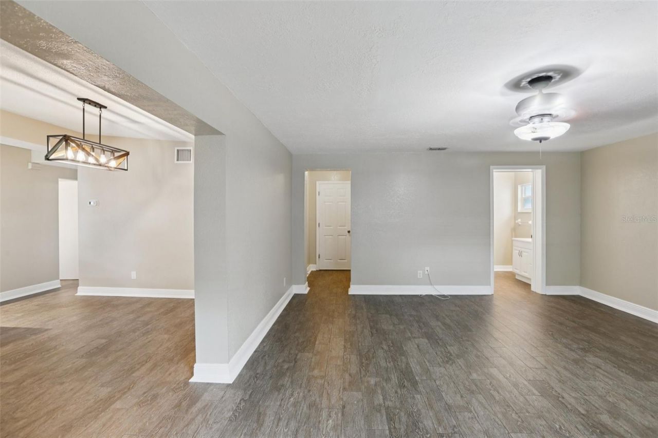 205 SE Jefferson Circle N, Saint Petersburg, FL 33703 Photo
