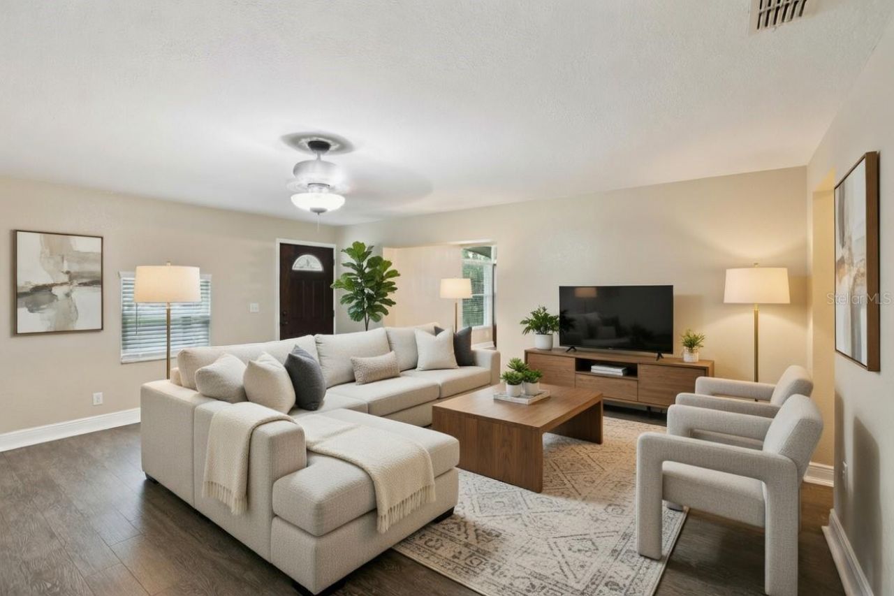 205 SE Jefferson Circle N, Saint Petersburg, FL 33703 Photo