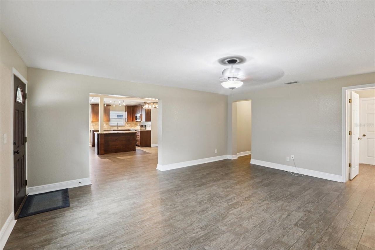 205 SE Jefferson Circle N, Saint Petersburg, FL 33703 Photo