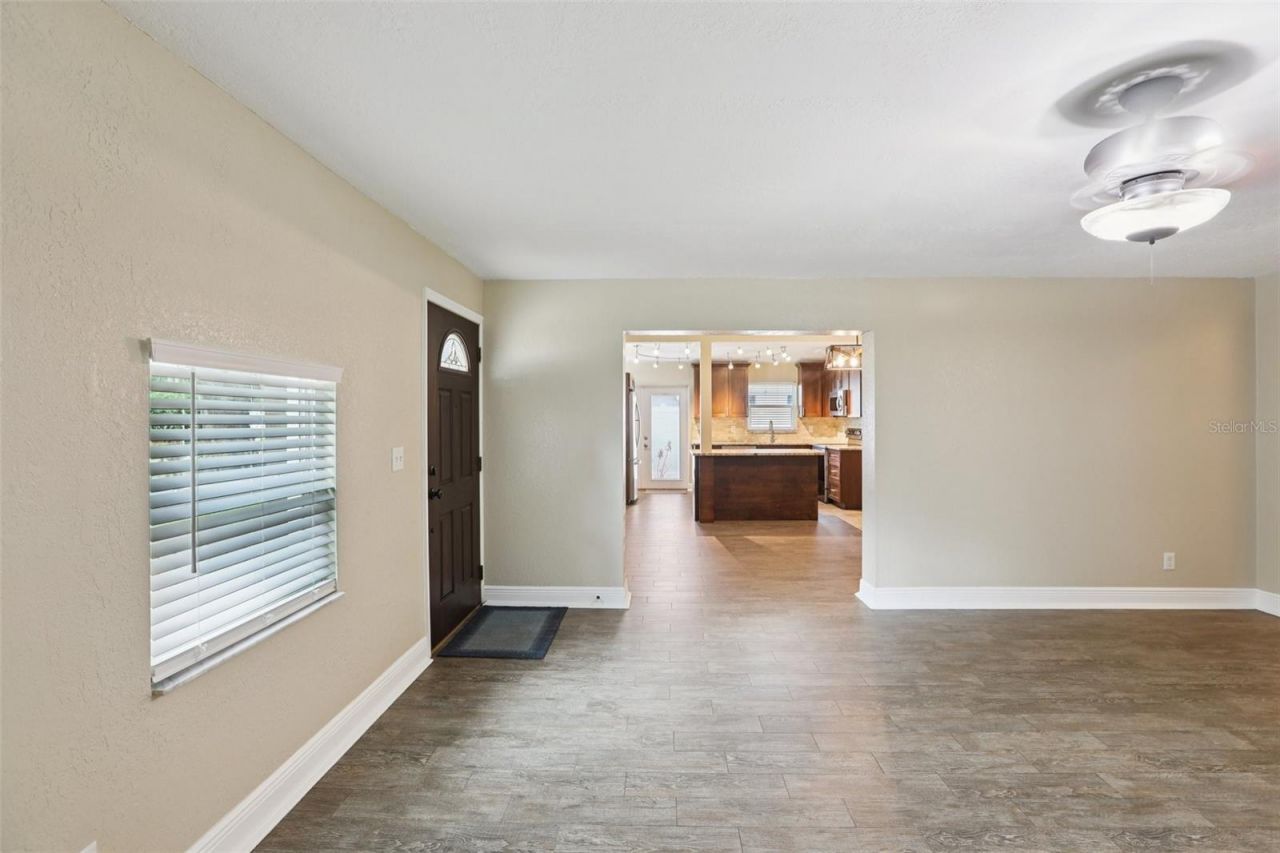 205 SE Jefferson Circle N, Saint Petersburg, FL 33703 Photo