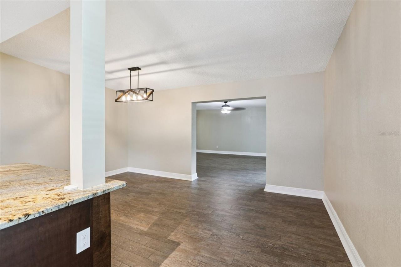 205 SE Jefferson Circle N, Saint Petersburg, FL 33703 Photo