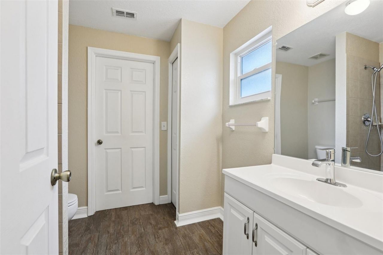 205 SE Jefferson Circle N, Saint Petersburg, FL 33703 Photo