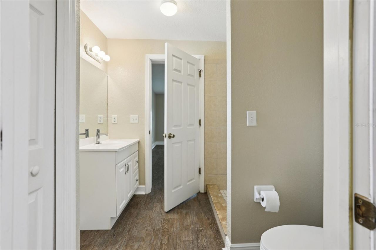205 SE Jefferson Circle N, Saint Petersburg, FL 33703 Photo