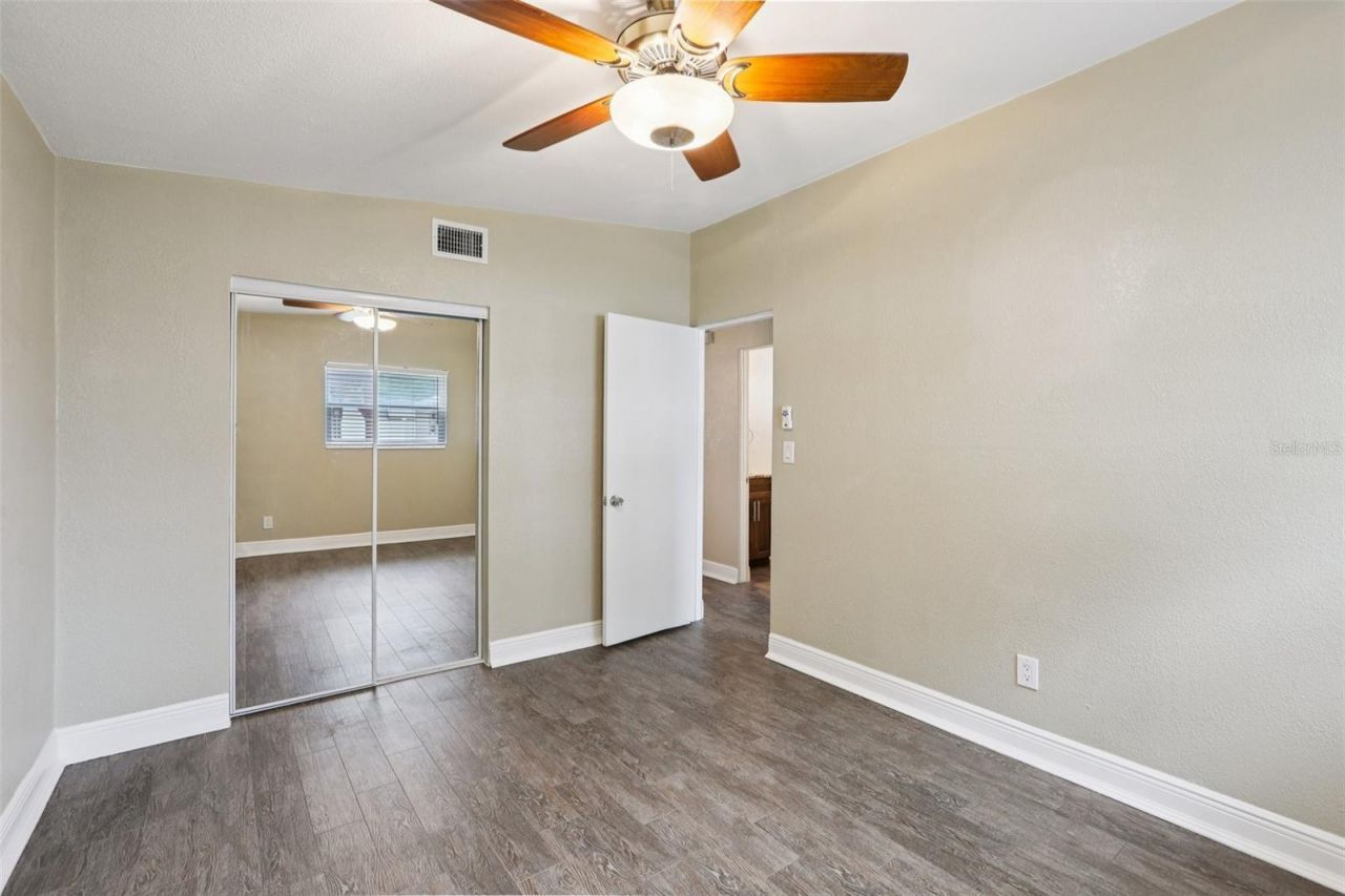 205 SE Jefferson Circle N, Saint Petersburg, FL 33703 Photo
