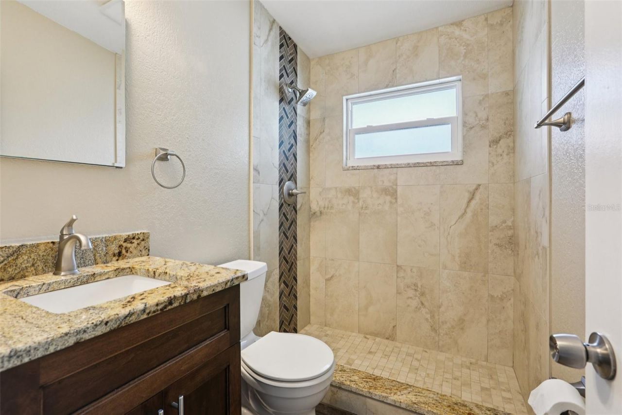 205 SE Jefferson Circle N, Saint Petersburg, FL 33703 Photo