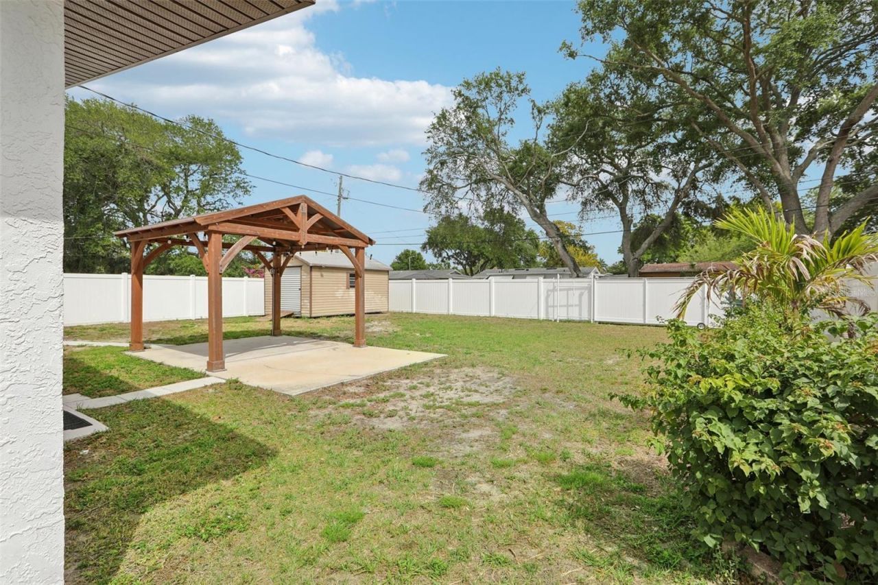 205 SE Jefferson Circle N, Saint Petersburg, FL 33703 Photo