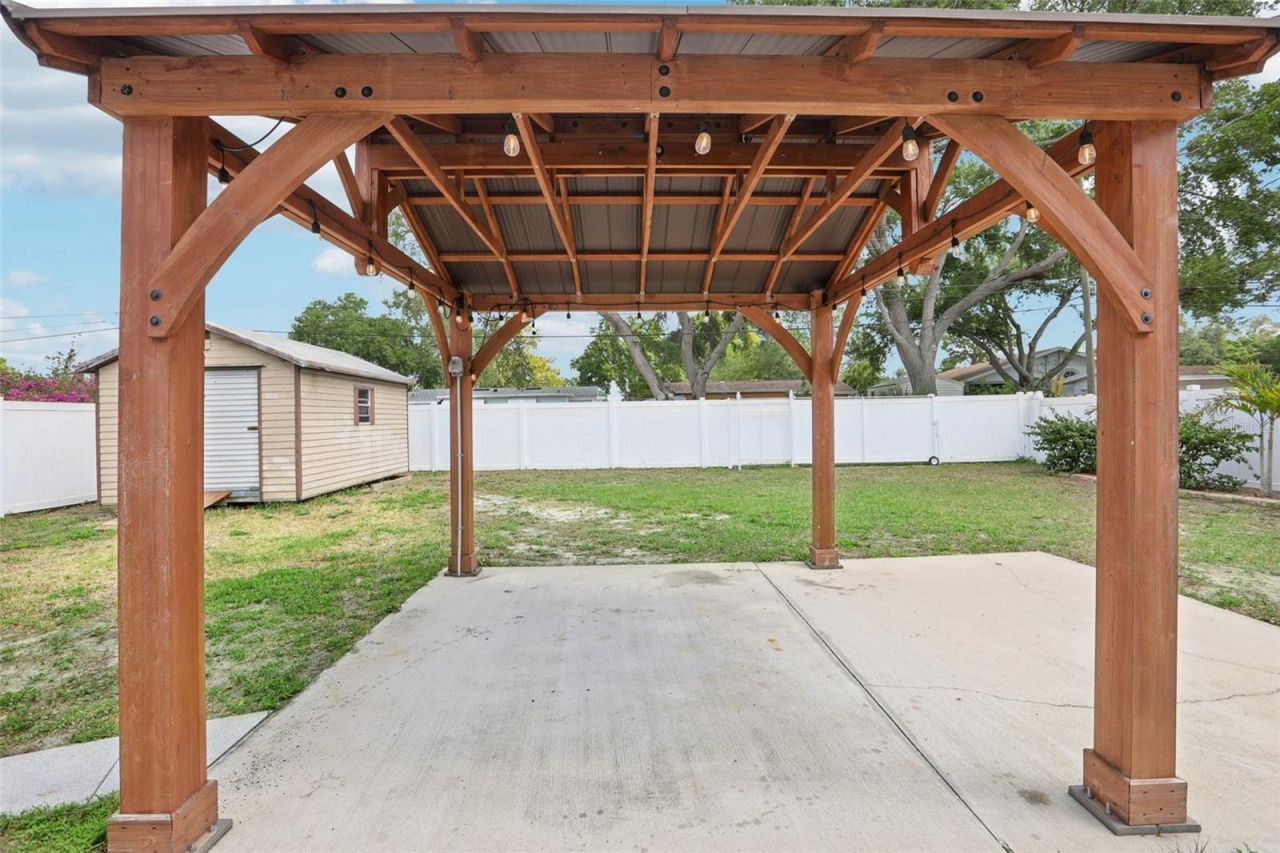 205 SE Jefferson Circle N, Saint Petersburg, FL 33703 Photo