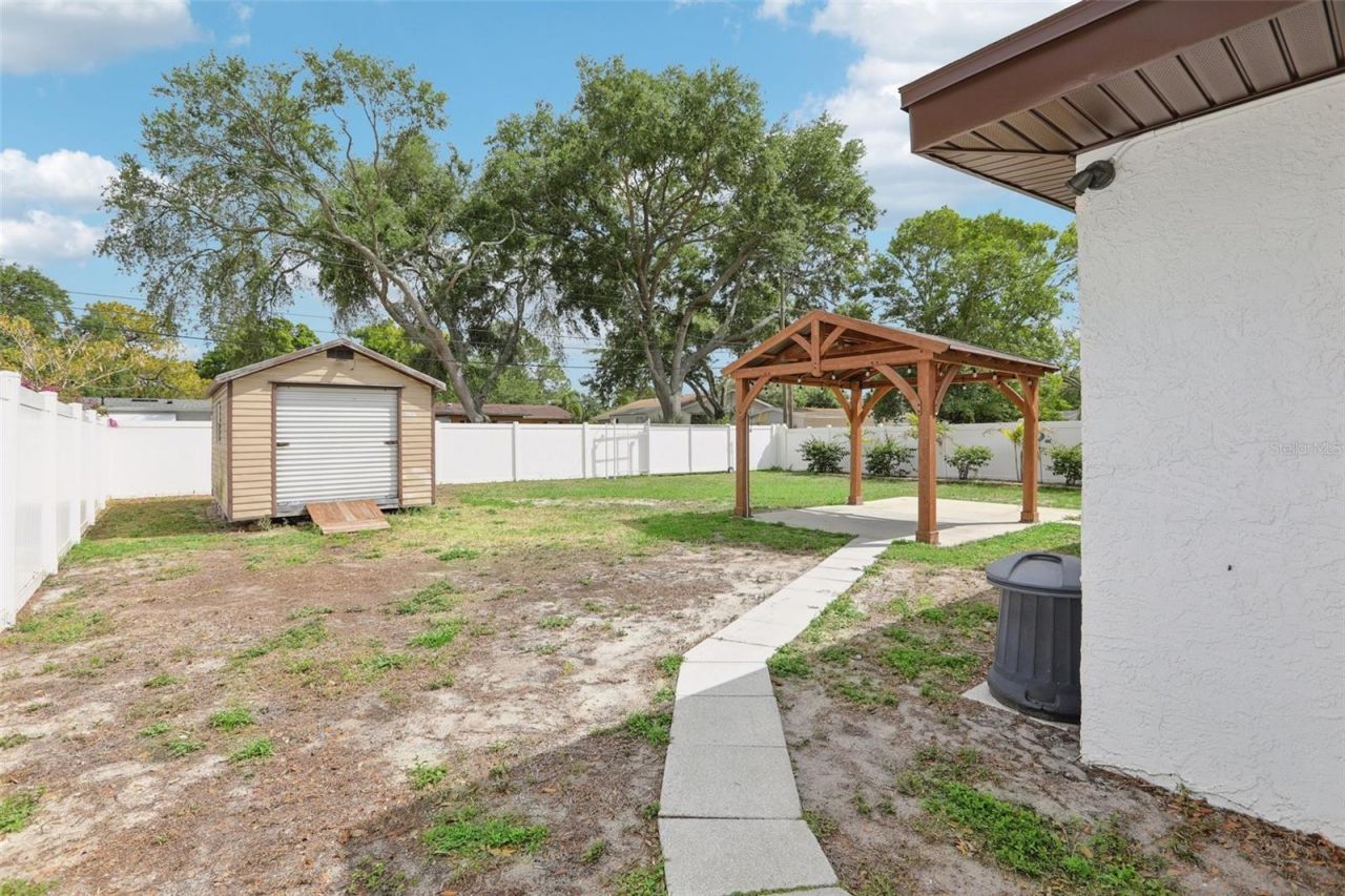 205 SE Jefferson Circle N, Saint Petersburg, FL 33703 Photo