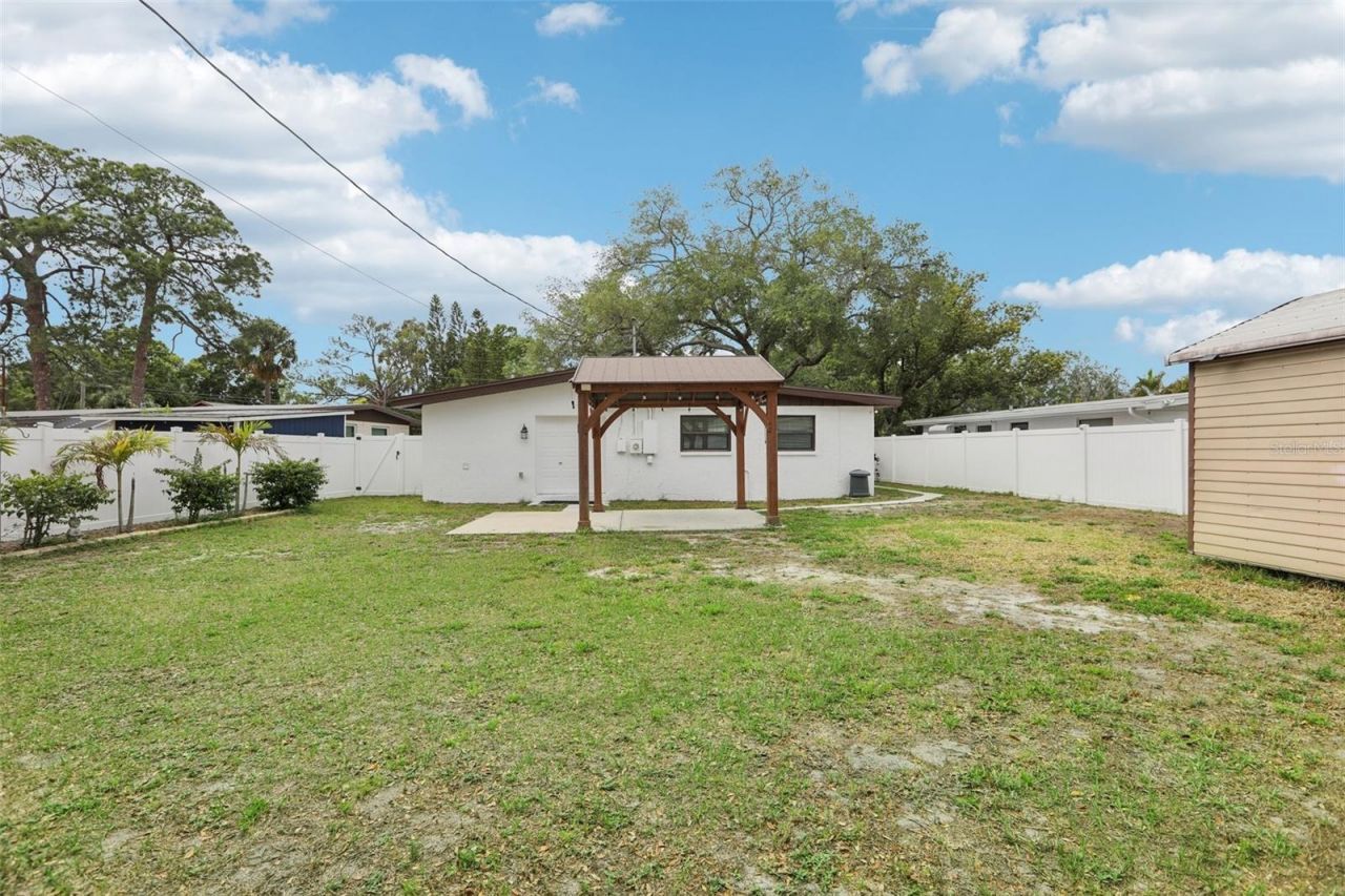 205 SE Jefferson Circle N, Saint Petersburg, FL 33703 Photo