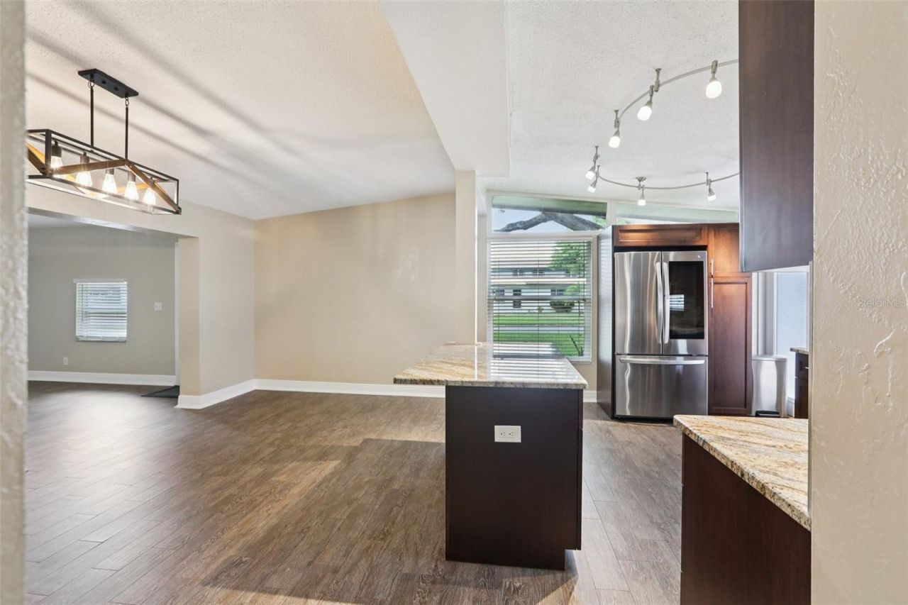 205 SE Jefferson Circle N, Saint Petersburg, FL 33703 Photo