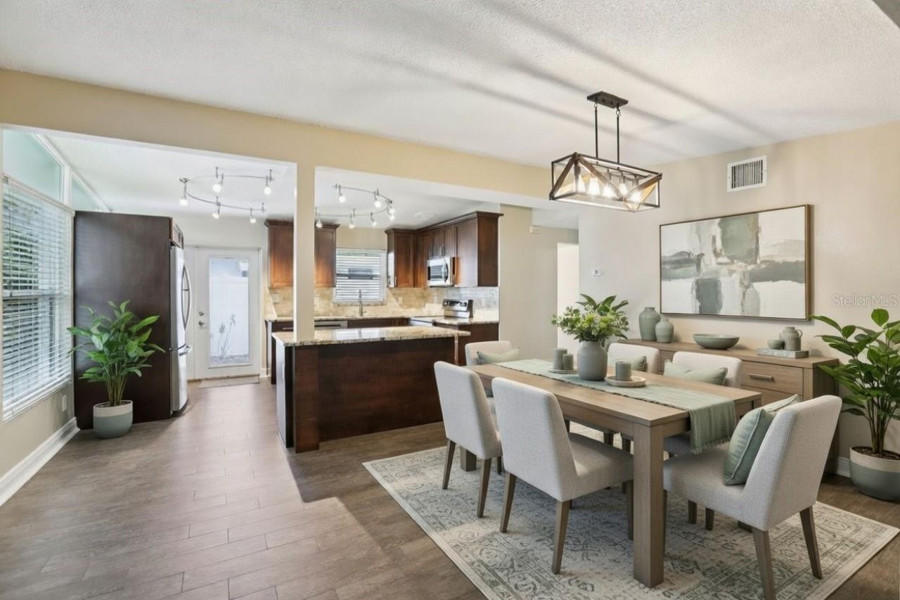205 SE Jefferson Circle N, Saint Petersburg, FL 33703 Photo