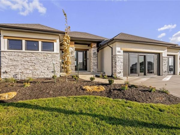 11535 S Sunray Drive, Olathe, KS 66061