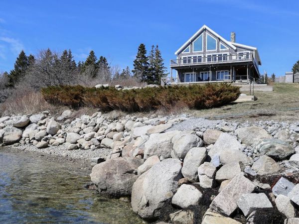 28 City Point Road, Vinalhaven, ME 04863