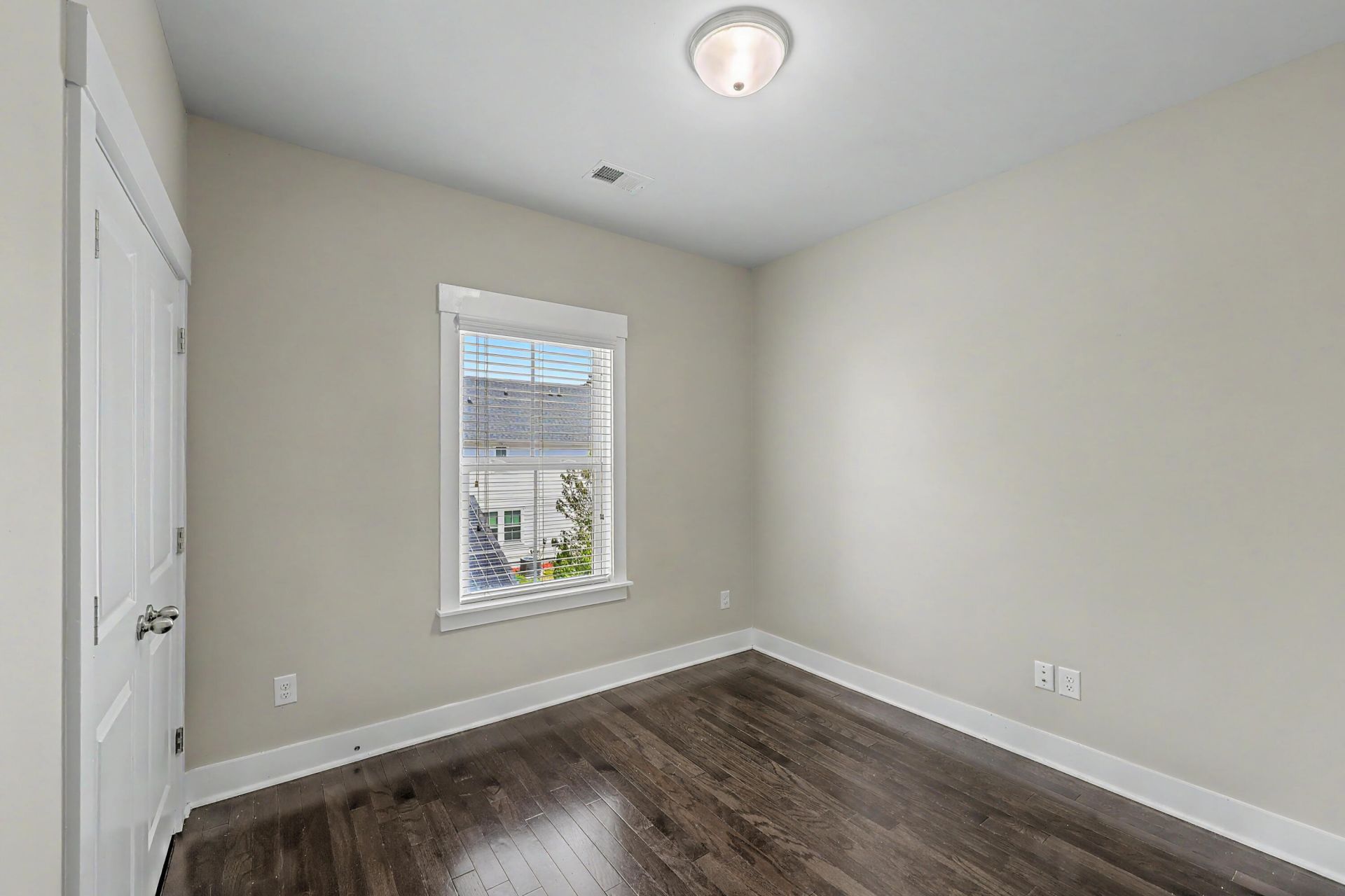 102 Ilderton Street Photo 32