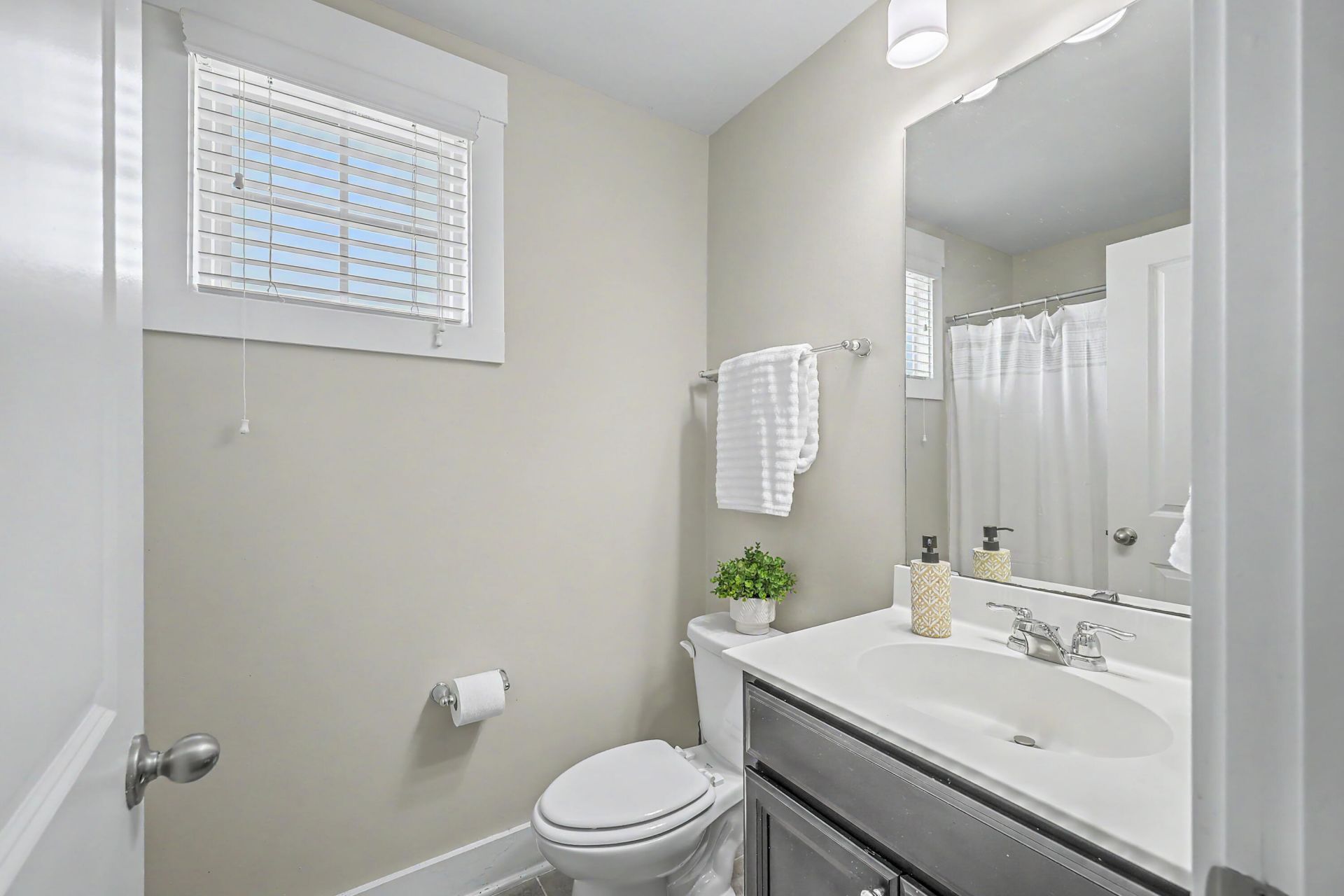 102 Ilderton Street Photo 36