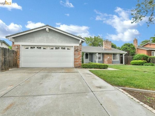 1040 Kapareil Dr, Tracy, CA 95376
