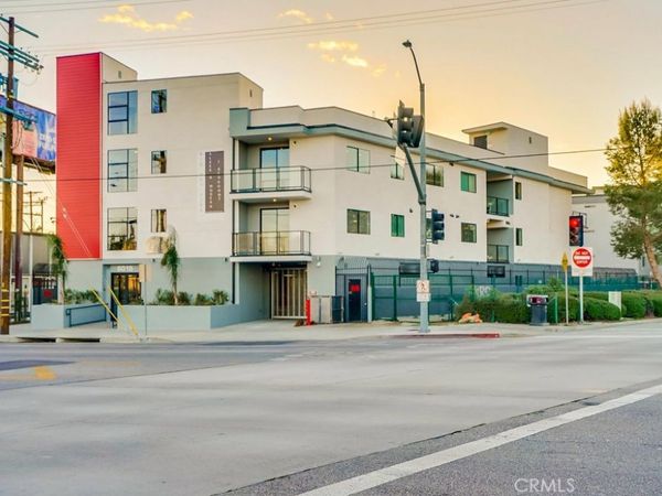 6015 Woodman Avenue, Unit 206, Van Nuys, CA 91401