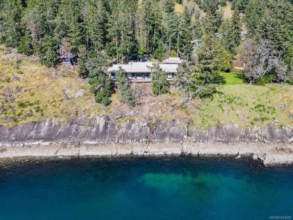 1369 Mackinnon Rd, Pender Island, BC V0N 2M1