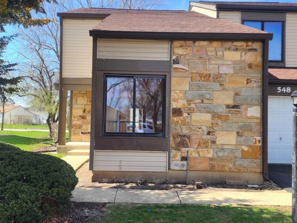548 Alton Court , Carol Stream, IL 60188