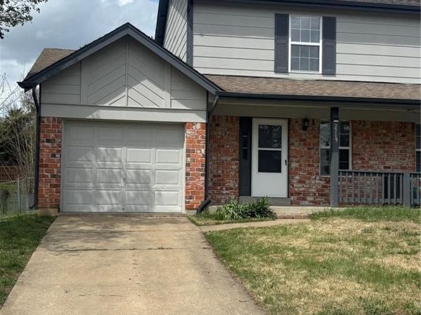 2219 N Village Drive, St Charles, MO 63303