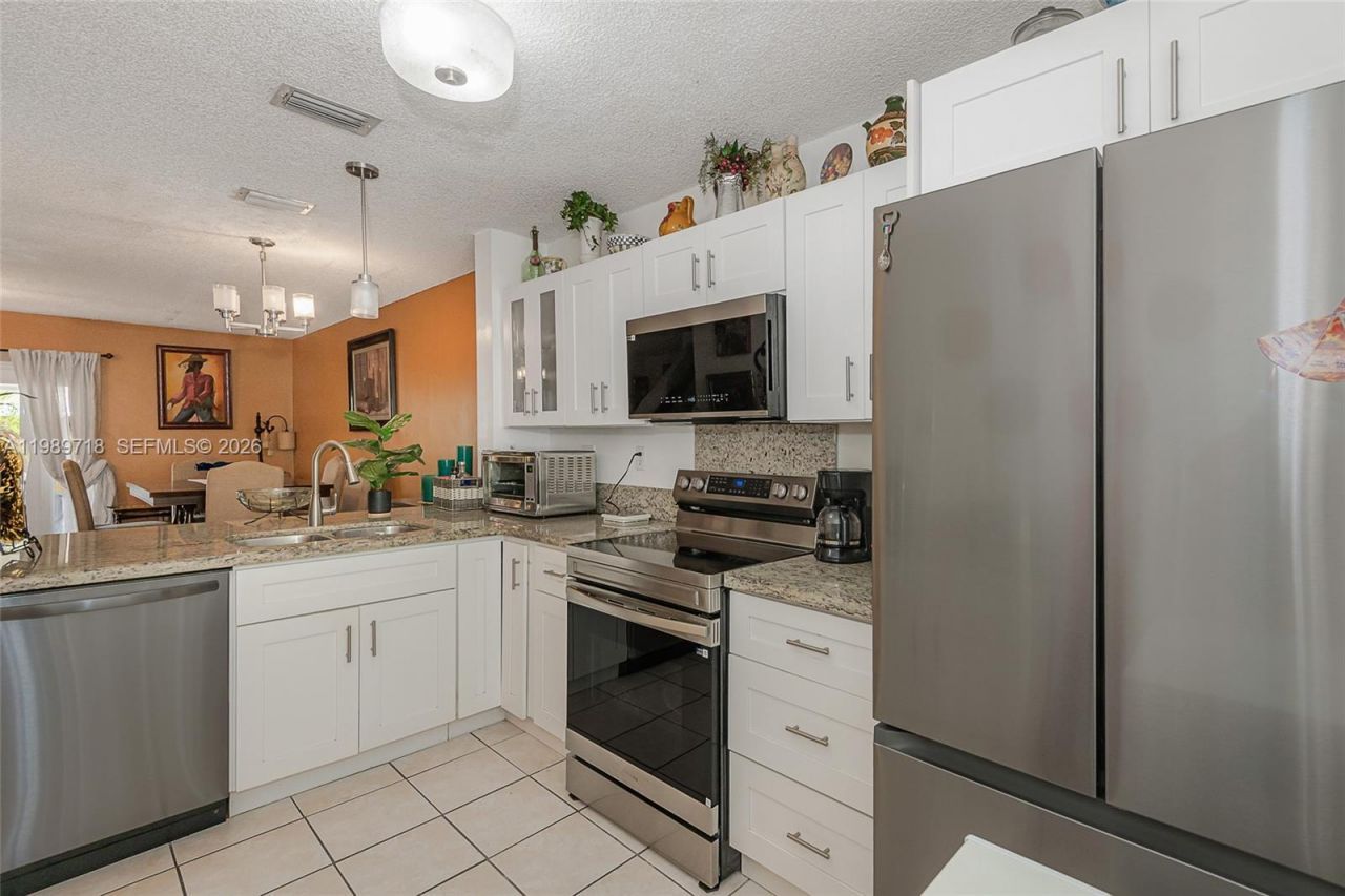 17757 SW 141st Ct, Miami, FL 33177 Photo