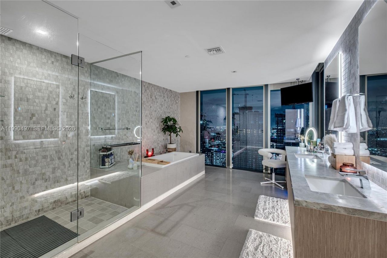 68 SE 6th St, Unit 3711, Miami, FL 33131 Photo