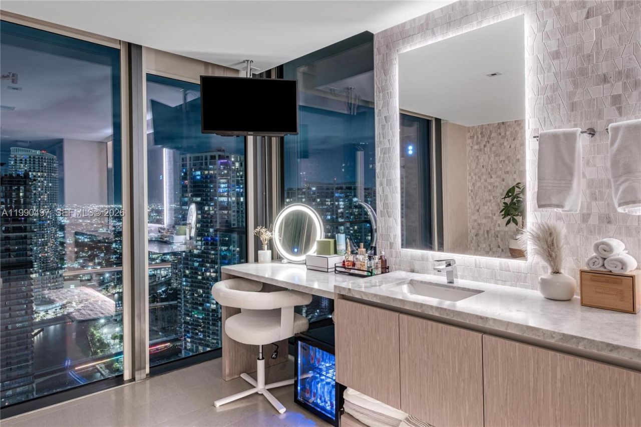 68 SE 6th St, Unit 3711, Miami, FL 33131 Photo