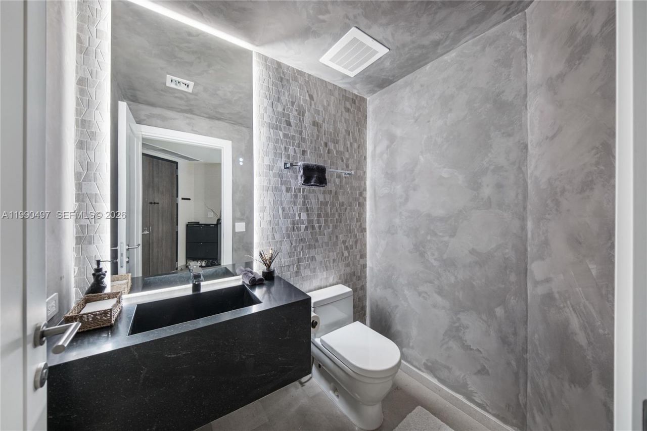 68 SE 6th St, Unit 3711, Miami, FL 33131 Photo