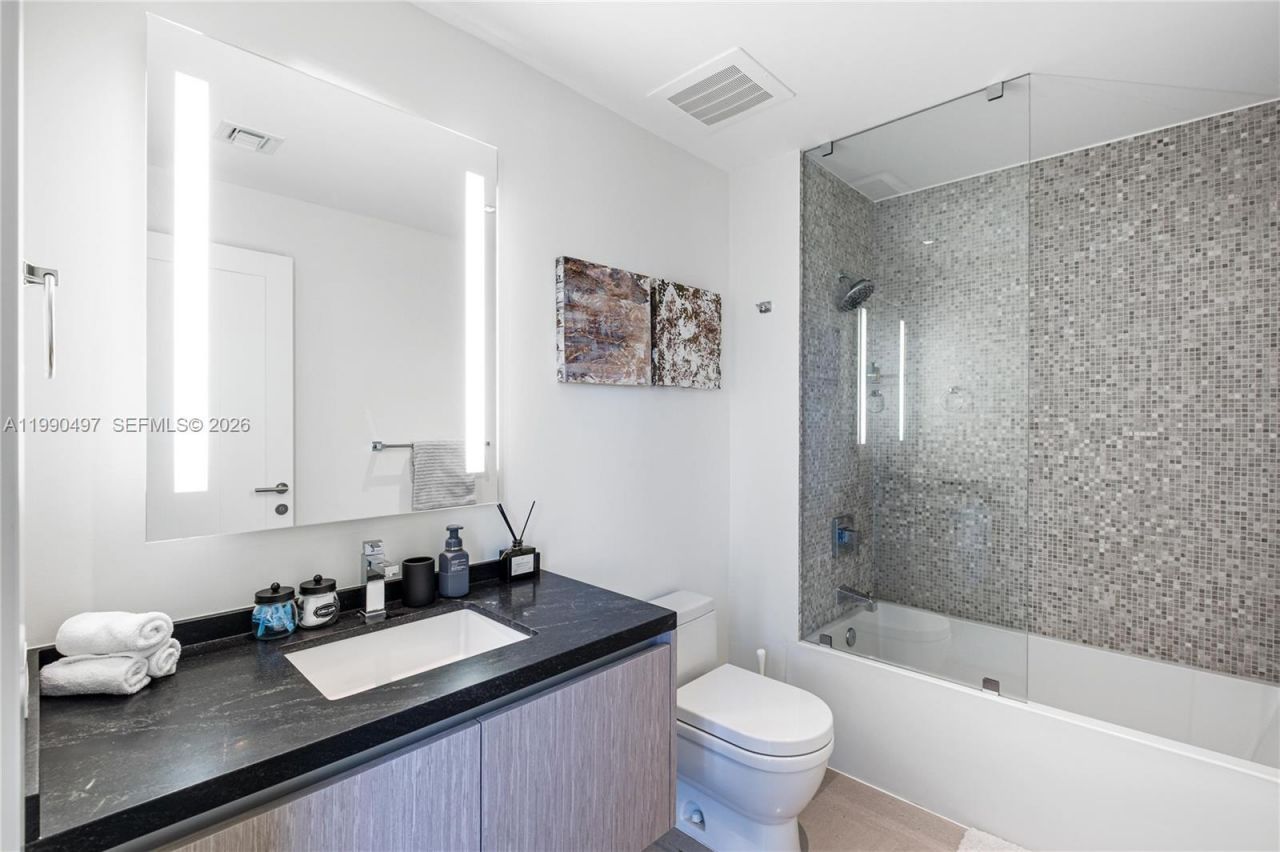 68 SE 6th St, Unit 3711, Miami, FL 33131 Photo