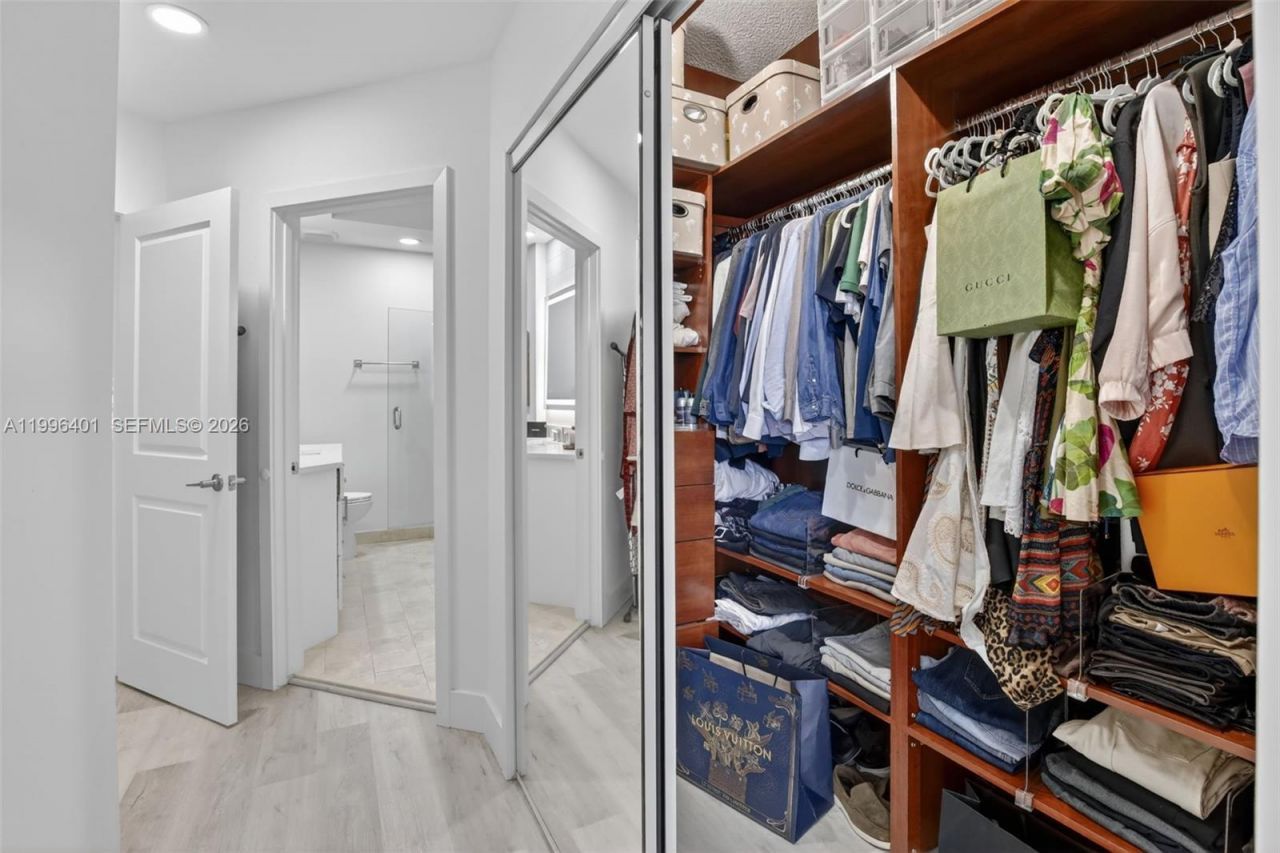 20185 E Country Club Dr, Unit 204, Aventura, FL 33180 Photo