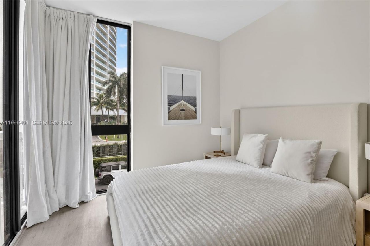 20185 E Country Club Dr, Unit 204, Aventura, FL 33180 Photo