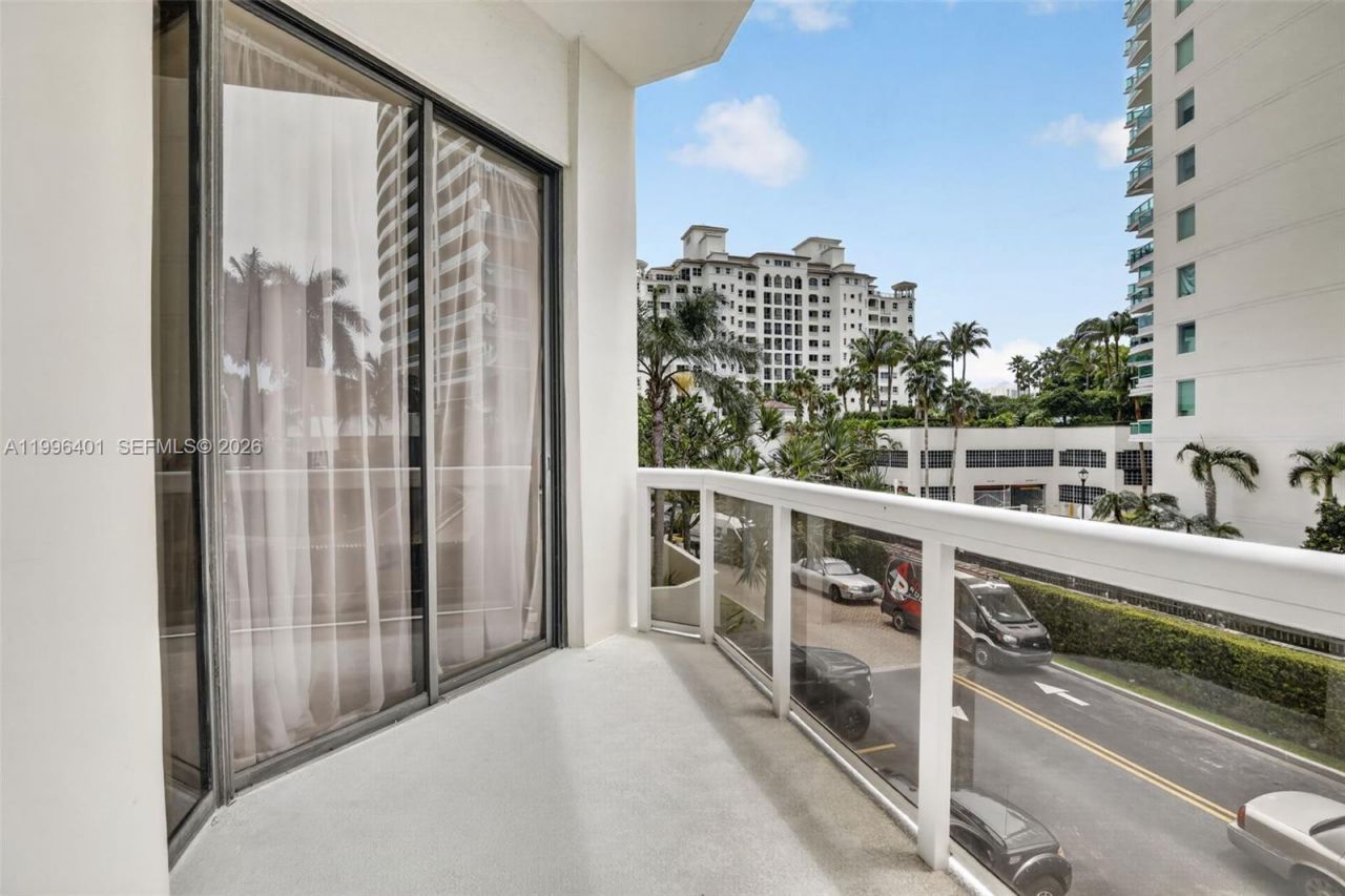 20185 E Country Club Dr, Unit 204, Aventura, FL 33180 Photo