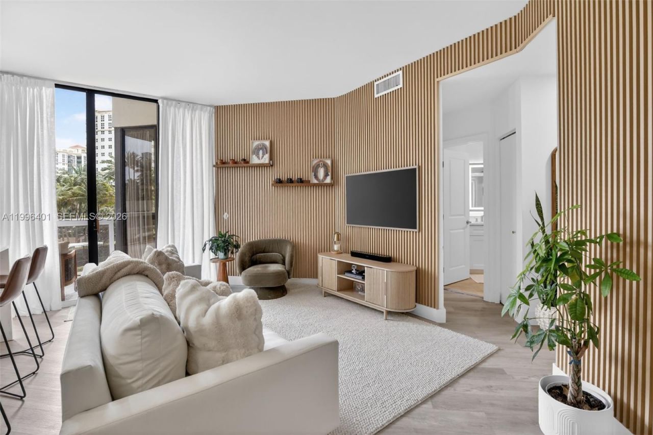 20185 E Country Club Dr, Unit 204, Aventura, FL 33180 Photo