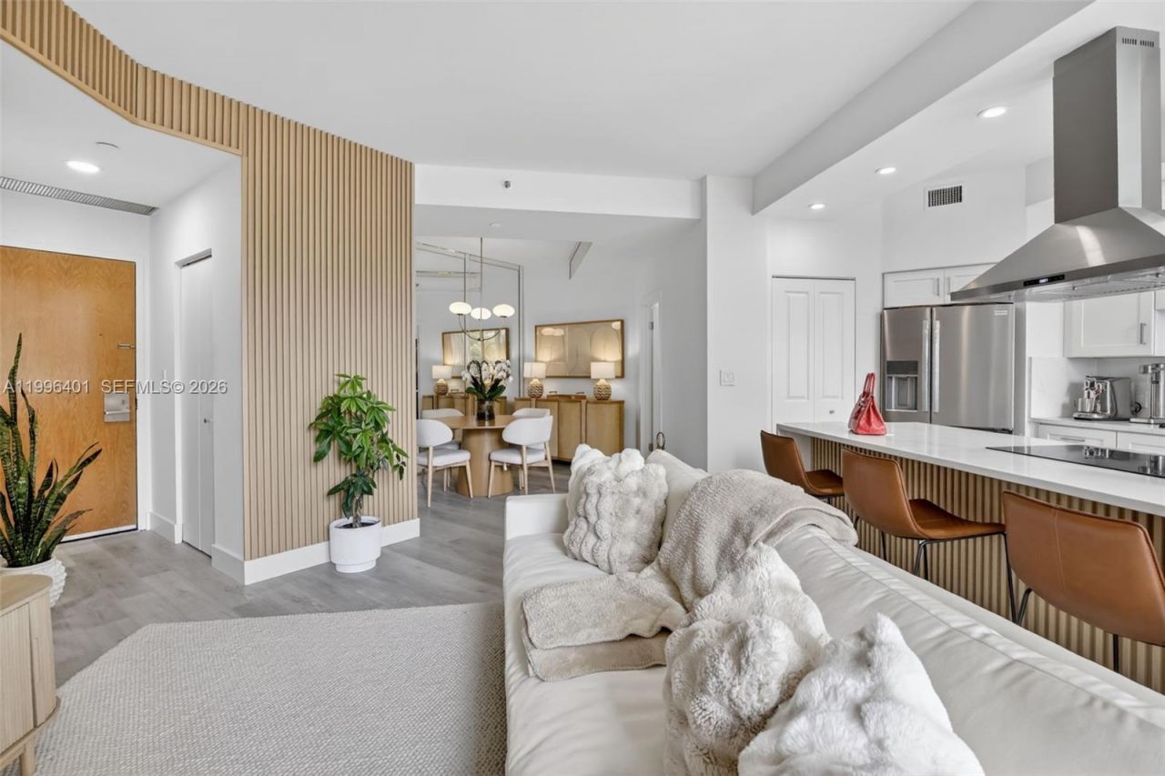 20185 E Country Club Dr, Unit 204, Aventura, FL 33180 Photo