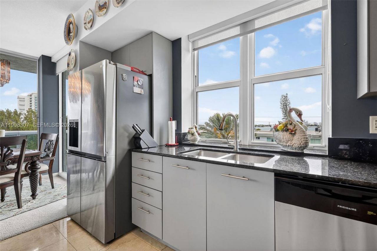 7910 Harbor Island Dr, Unit 406, North Bay Village, FL 33141 Photo