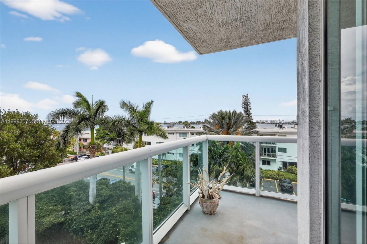 7910 Harbor Island Dr, Unit 406, North Bay Village, FL 33141 Photo