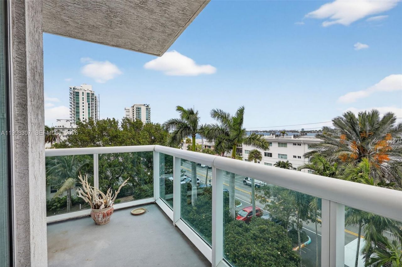 7910 Harbor Island Dr, Unit 406, North Bay Village, FL 33141 Photo