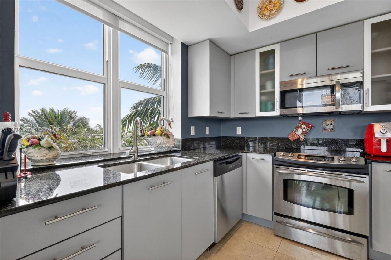 7910 Harbor Island Dr, Unit 406, North Bay Village, FL 33141 Photo