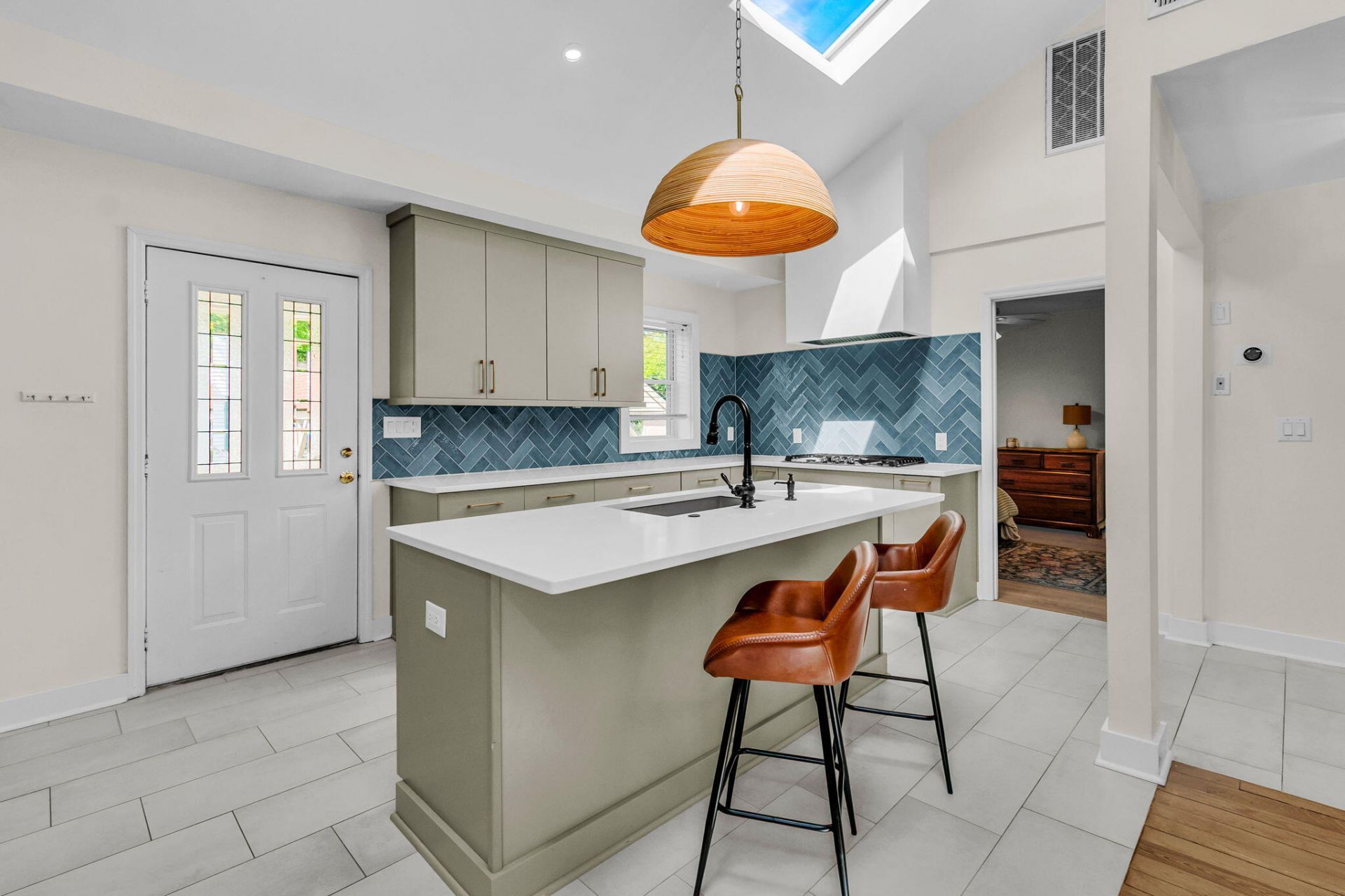 4950 N Rhett Avenue Photo 10