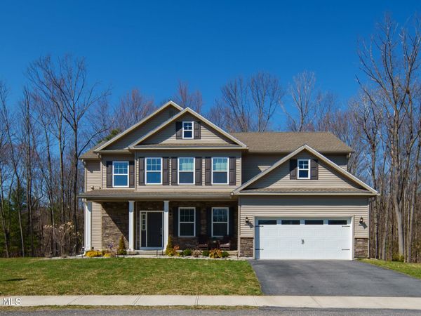 10 Basswood Court, Ballston Lake, NY 12019