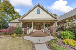 140 Heritage Dr. photo 4