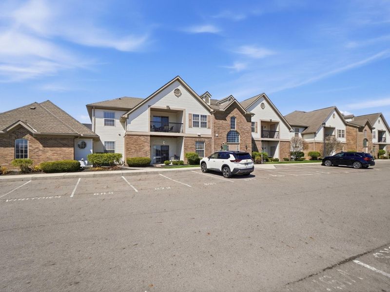 675 Hidden Springs Drive, Lewis Center, OH 43035 Photo 2