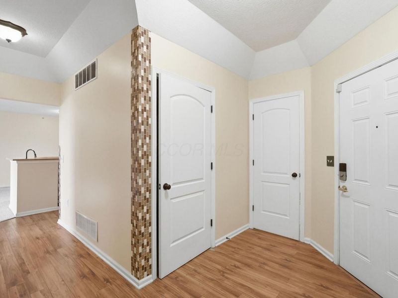 675 Hidden Springs Drive, Lewis Center, OH 43035 Photo 5