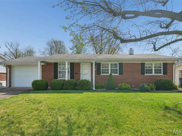 3068 Sedan Drive, St Louis, MO 63125