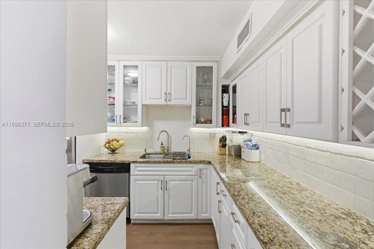 550 Ocean Drive, Unit 3H, Key Biscayne, FL 33149 Photo