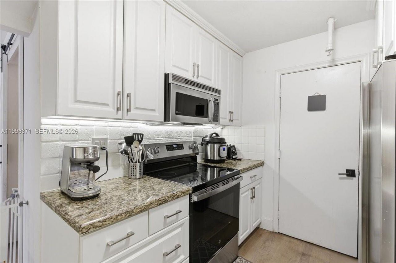 550 Ocean Drive, Unit 3H, Key Biscayne, FL 33149 Photo