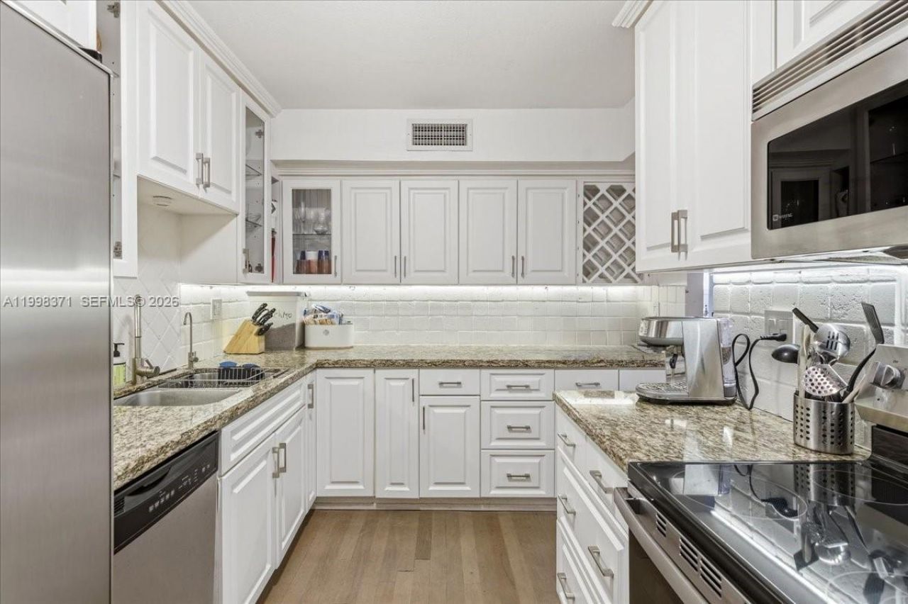 550 Ocean Drive, Unit 3H, Key Biscayne, FL 33149 Photo