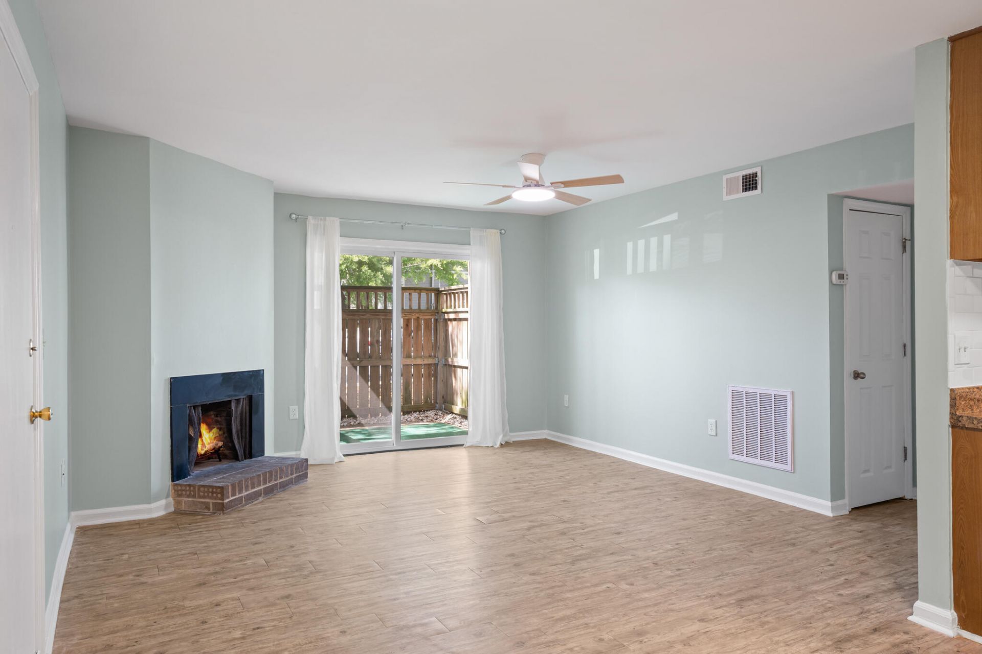 1402 Camp Road Photo 14