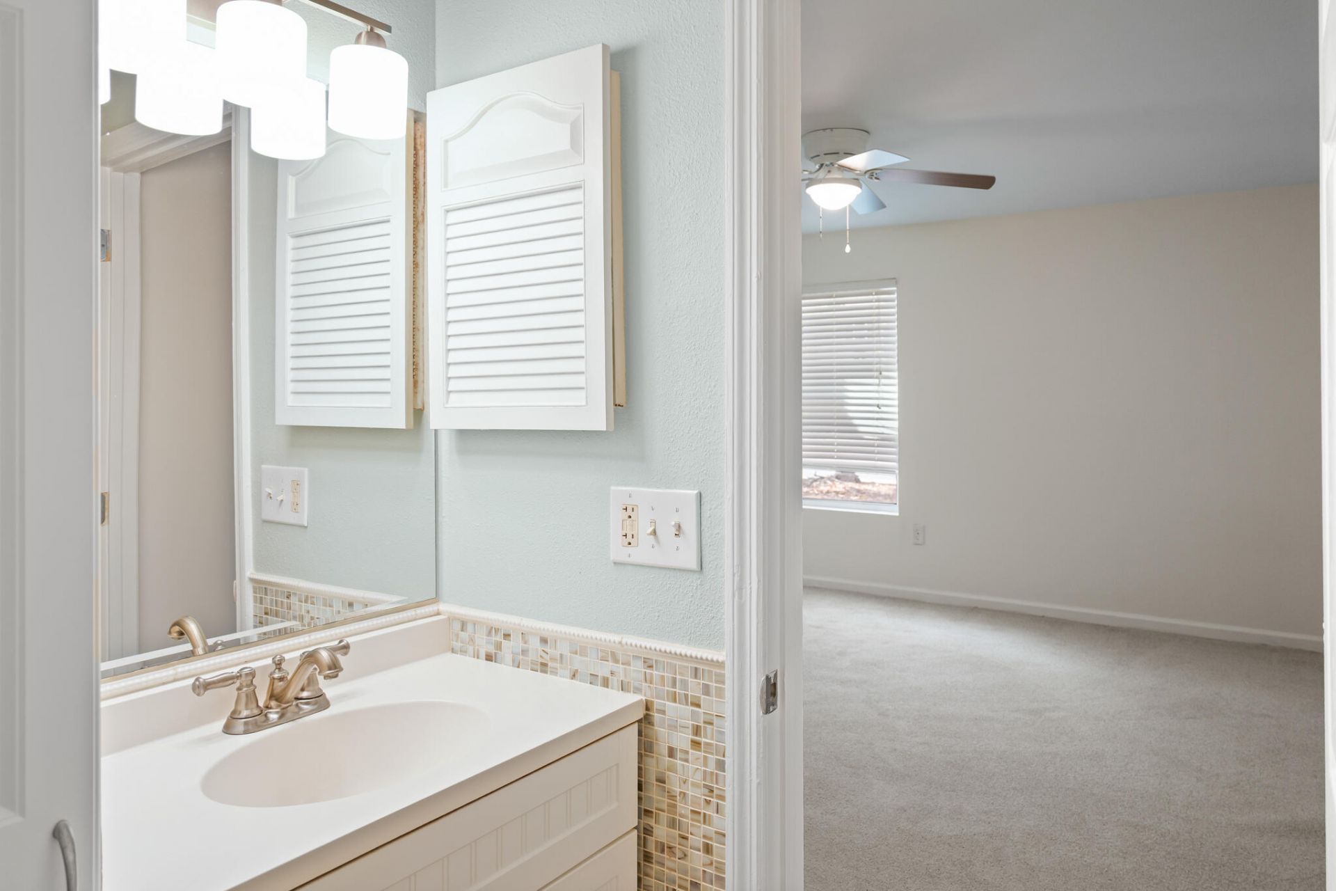 1402 Camp Road Photo 17