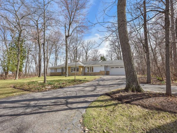 W290N9582 Deer Ln, Merton, WI 53017